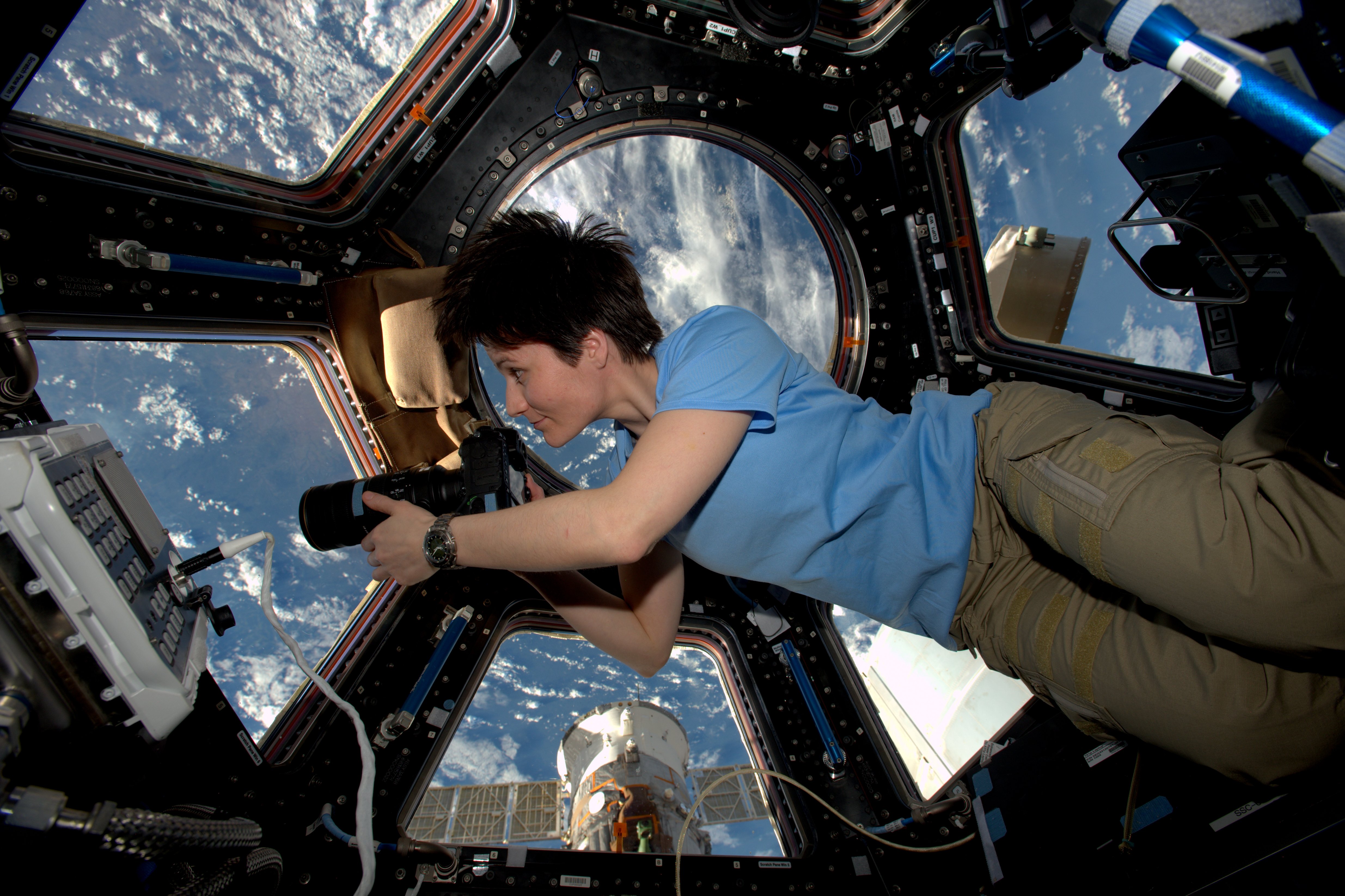 samantha_in_cupola
